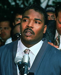 Rodney King gets light wounds in street shooting