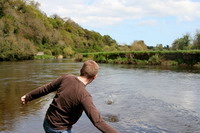 Man breaks world record for stone skipping