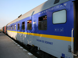 Romanian train transporting fertilizer derails