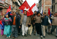 Nepalese communist rebels attack police near busy highway