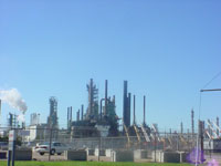 Refinery explosion causes no deaths