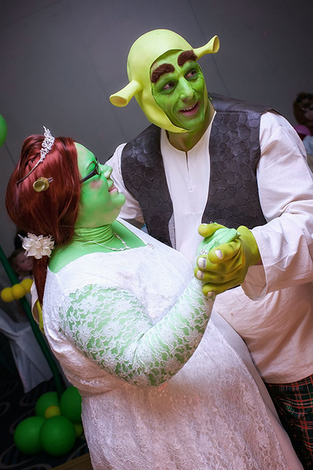 British couple wed as Shrek and Fiona