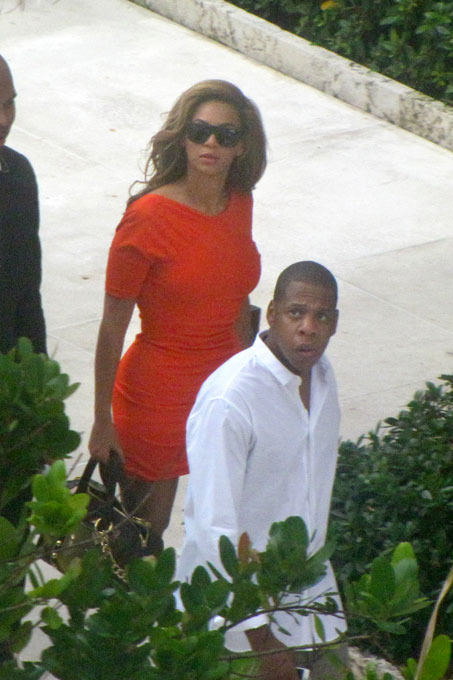 Beyonce glows with her pregnancy