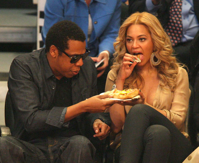 Beyonce glows with her pregnancy