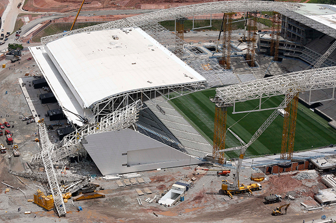 World Cup 2014 stadium collapses in Brazil