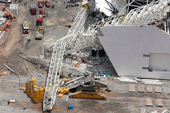 World Cup 2014 stadium collapses in Brazil