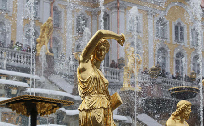 Peterhof celebrates season of fountains
