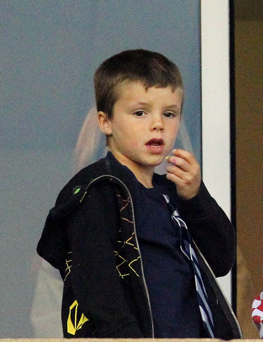 Victoria Beckham gives birth to baby girl