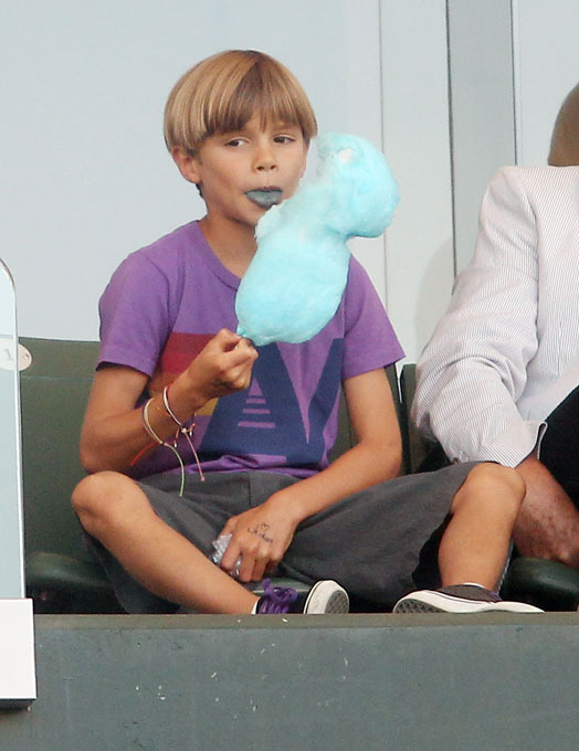 Victoria Beckham gives birth to baby girl