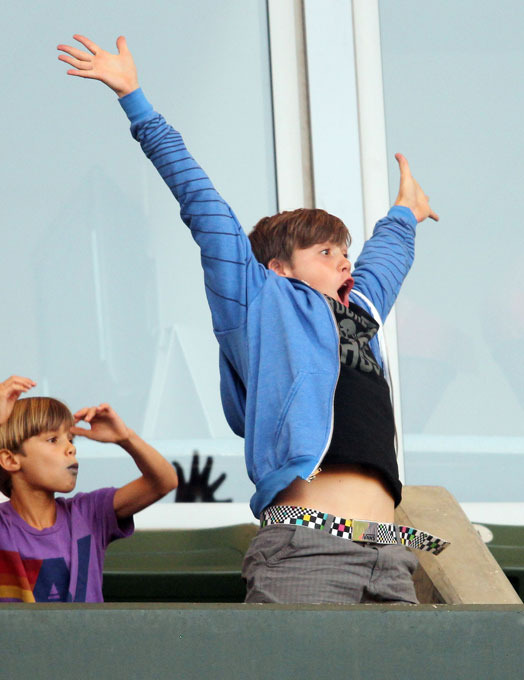 Victoria Beckham gives birth to baby girl