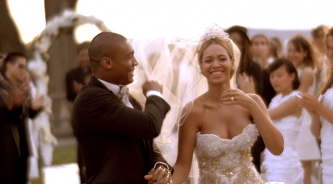 Beyonce stuns fans with her new video