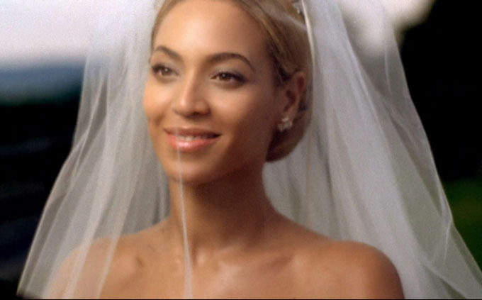 Beyonce stuns fans with her new video