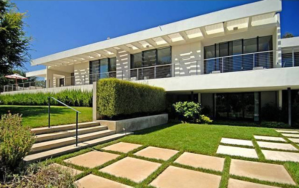 Another modest home for Jennifer Aniston