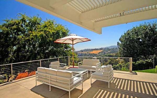 Another modest home for Jennifer Aniston