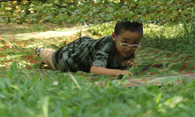 Chinese kid army: Serving in strappy pants