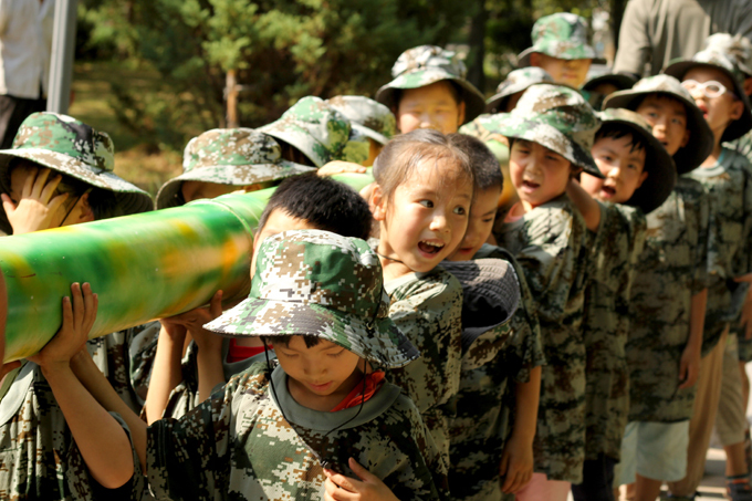 Chinese kid army: Serving in strappy pants