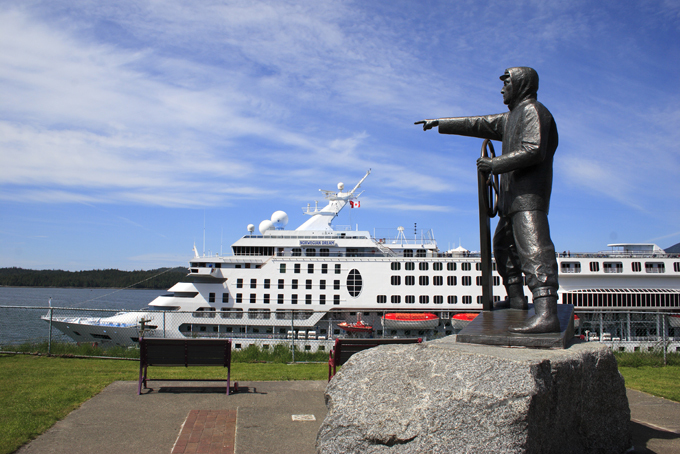 Which spot on Earth gets least sunlight?