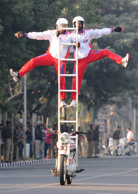 Indian army has daredevil motorcycle riders