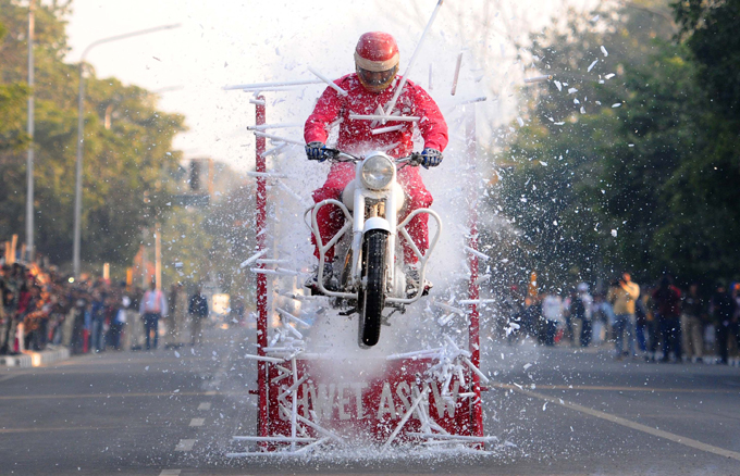 Indian army has daredevil motorcycle riders