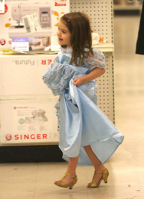 Suri Cruise made victim of fashion at 5