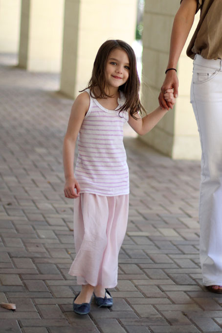 Suri Cruise made victim of fashion at 5