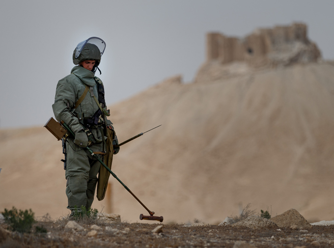 Russian specialists demine Palmyra