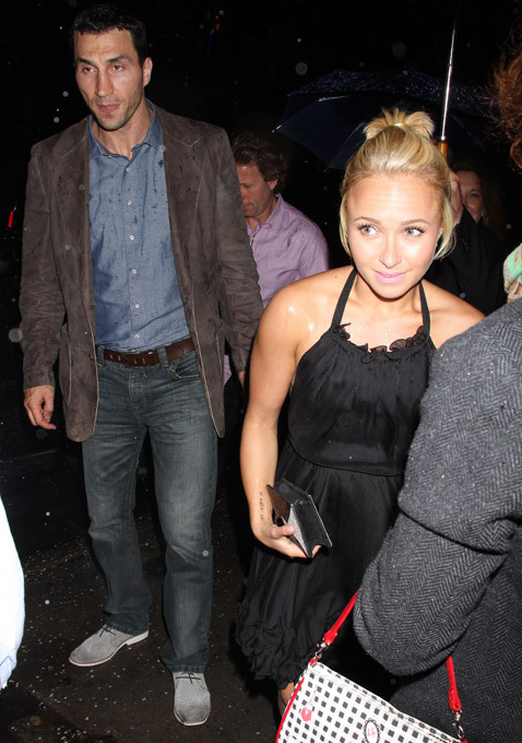 Wladimir Klitschko proposes to Hayden Panettiere