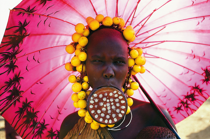 Women of the Mursi tribe and their taste for beauty