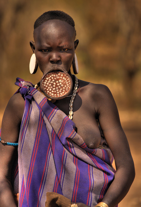 Women of the Mursi tribe and their taste for beauty