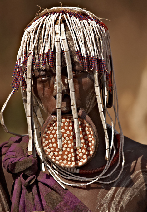 Women of the Mursi tribe and their taste for beauty