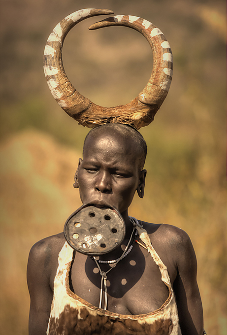 Women of the Mursi tribe and their taste for beauty