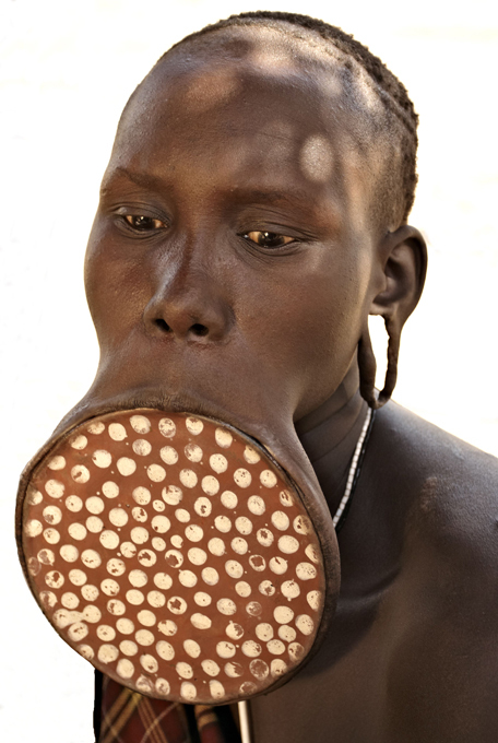 Women of the Mursi tribe and their taste for beauty