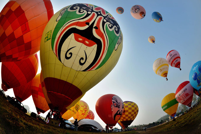 Hot air balloons decorate Chinese skies
