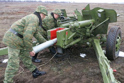USSR's anti-tank gun Rapira