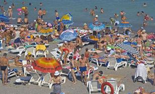 Bloggers post videos of overcrowded beaches in Russian resort city