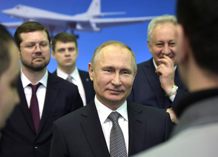 Putin flies Tupolev Tu-160M strategic aircraft and shares his impression of the flight