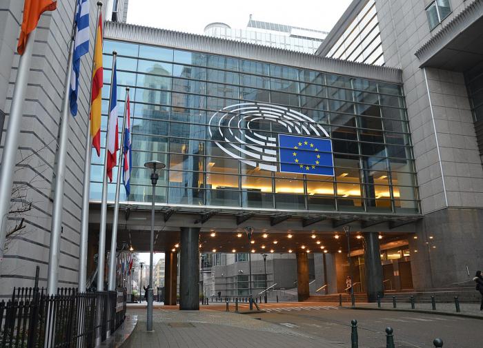 EU police use tear gas against farmers in Brussels