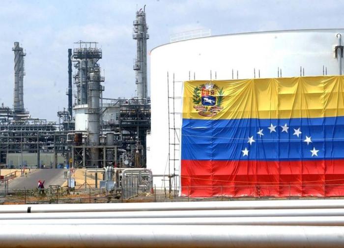 Venezuela's largest supertanker will now sail under Russian flag