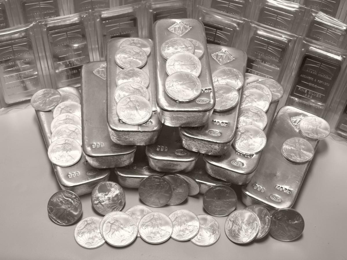 March Silver Futures Hit Record High Amid Global Market Surge