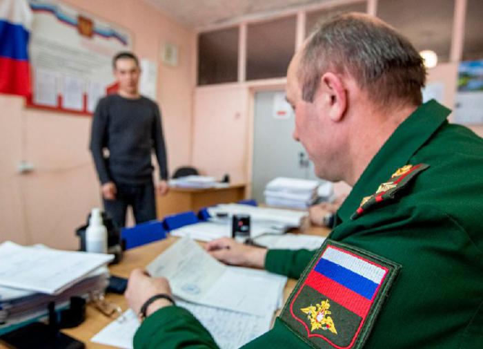 Russian security forces hunt for migrants making them obtain military registration