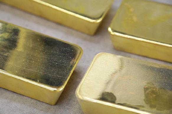 Iran sets new records for gold and oil