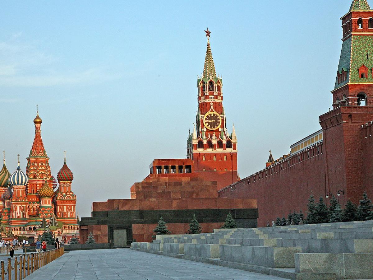 Putin Open to Serious Peace in Ukraine but Rejects Any Time-Delaying Tactics