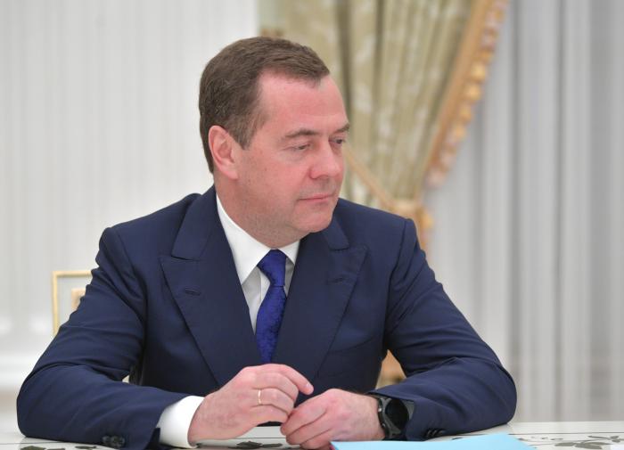 Medvedev: Biden wants to take half of mankind with him