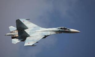 Sukhoi Su-27 'pushes away' NATO's F-15C from governmental jetliner