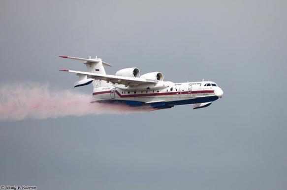 Be-200 water bomber