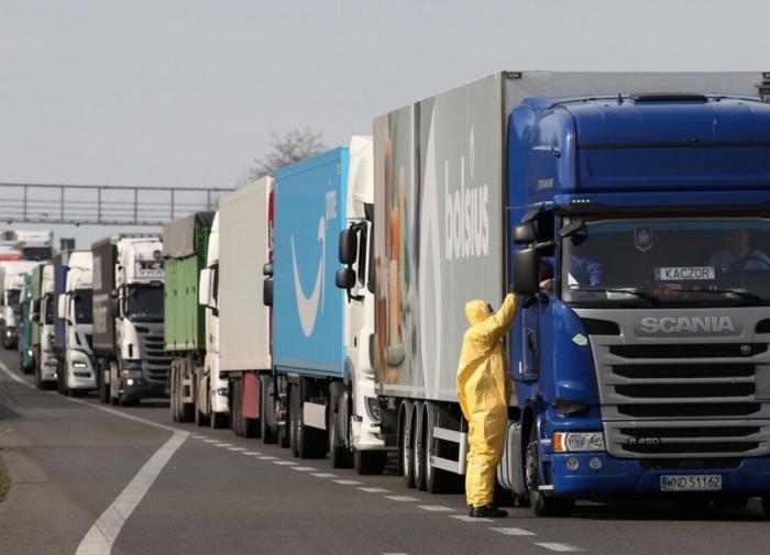 Two Ukrainian truck drivers die waiting in lines on border with Poland
