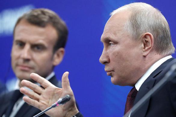Putin makes two suggestions about Alexei Navalny to Emmanuel Macron