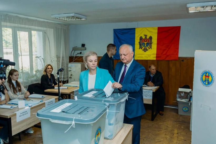 Igor Dodon votes in the parliamentary elections in Moldova.