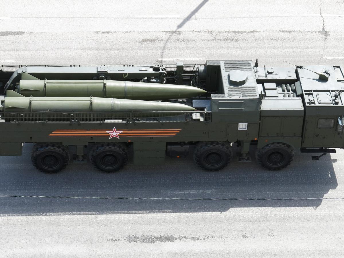 Russia’s Iskander-M Missile Destroys Dozens of Ukrainian Trucks Loaded with Kamikaze Drones