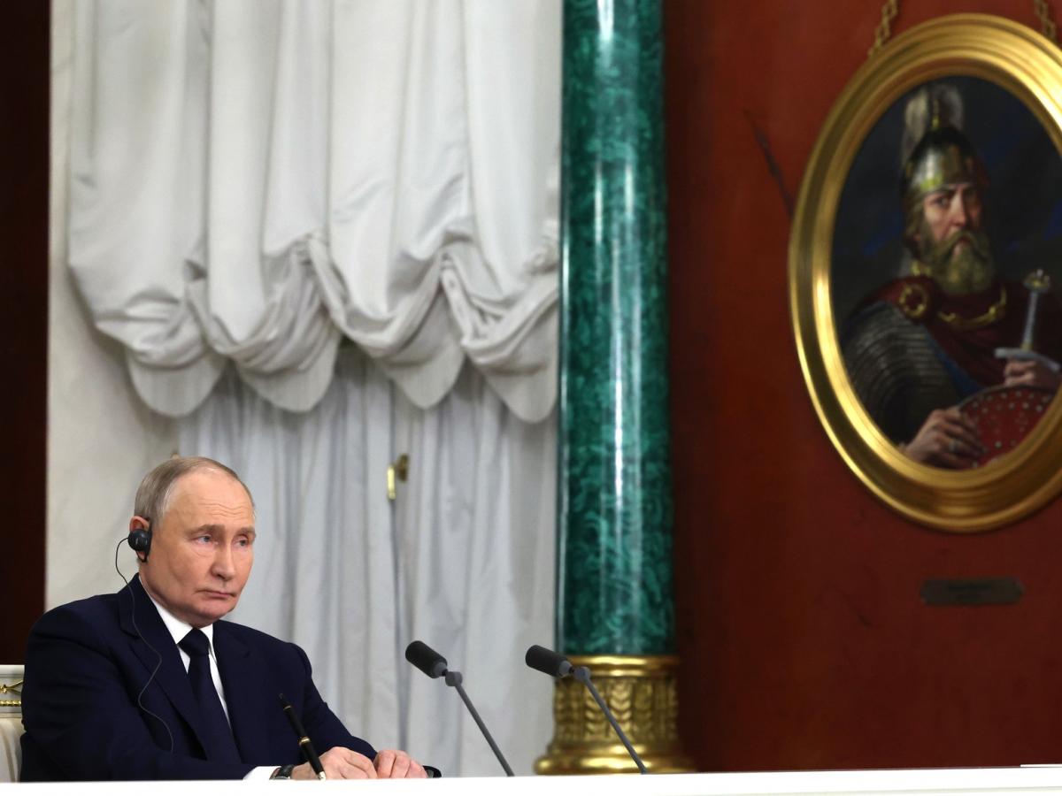 Putin Says Donbas 'Is Ours' as Russia Discusses Peace Plan With US and Ukraine